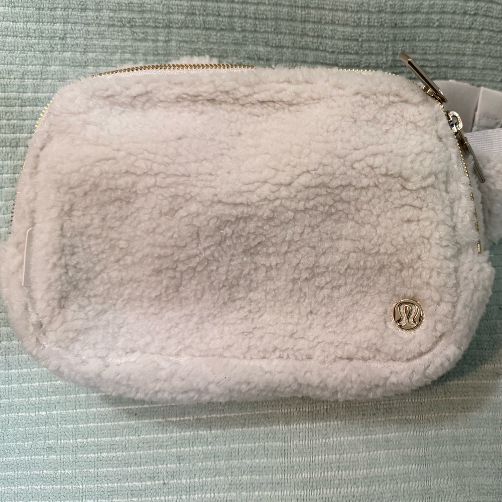 Lululemon Everywhere Belt Bag  White Plush